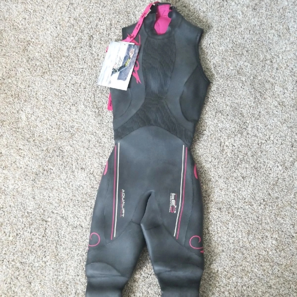 Zoot Women's Black and Pink Wetsuit - Picture 3 of 7